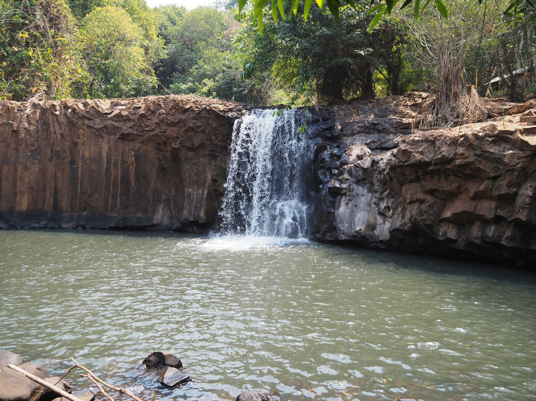 Tad Pha Suam Waterfall景点图片