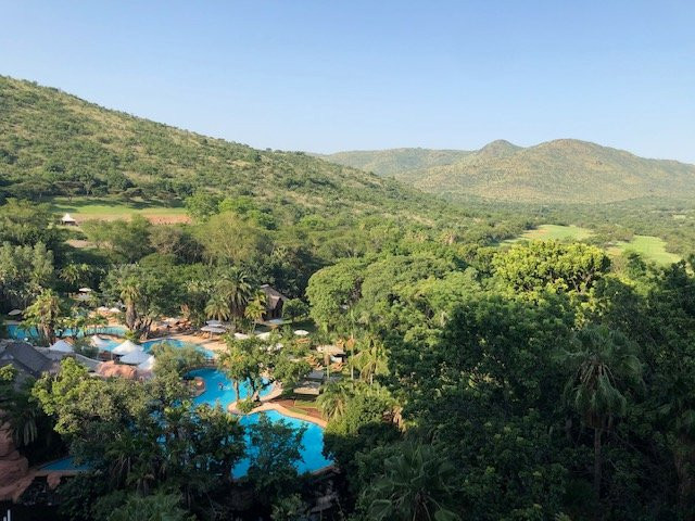 小瀑布酒店主图