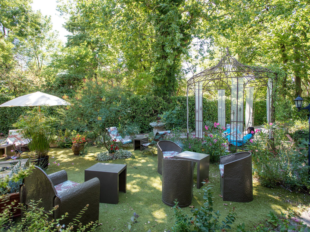 Les Soins de Colette-Garrevaques必去景点