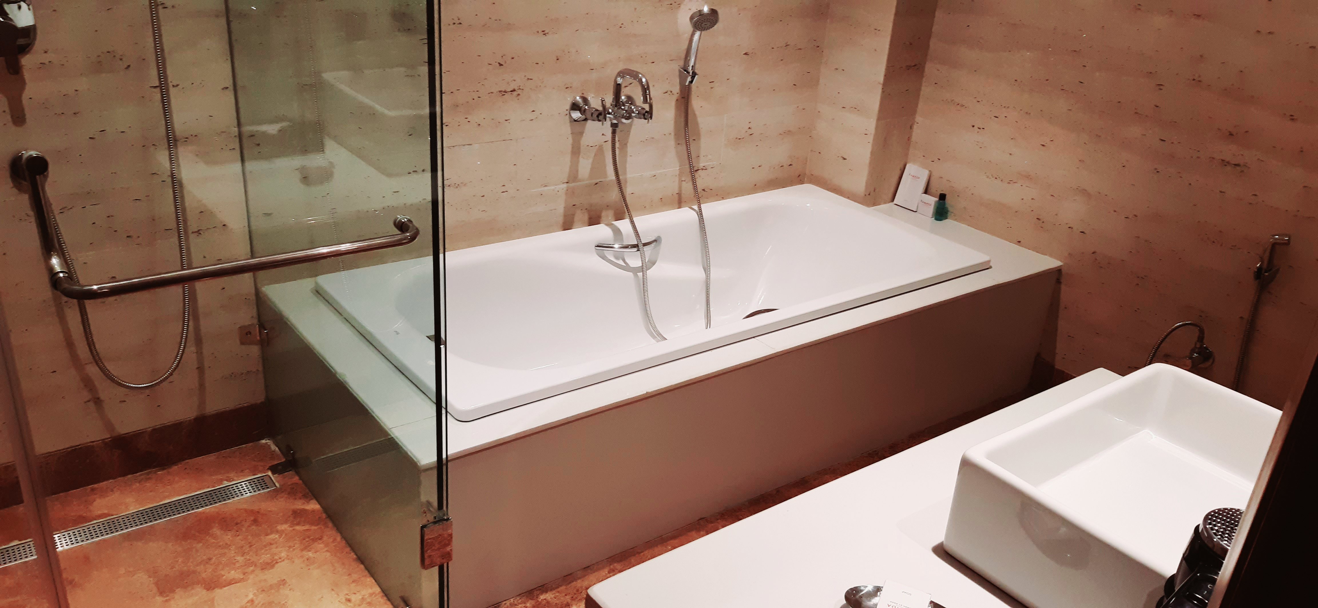 Ramada By Wyndham Aligarh-浴室