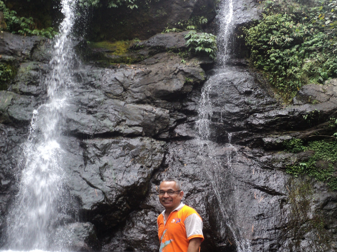 Juwuk Manis Waterfall-佩库塔腾必去景点