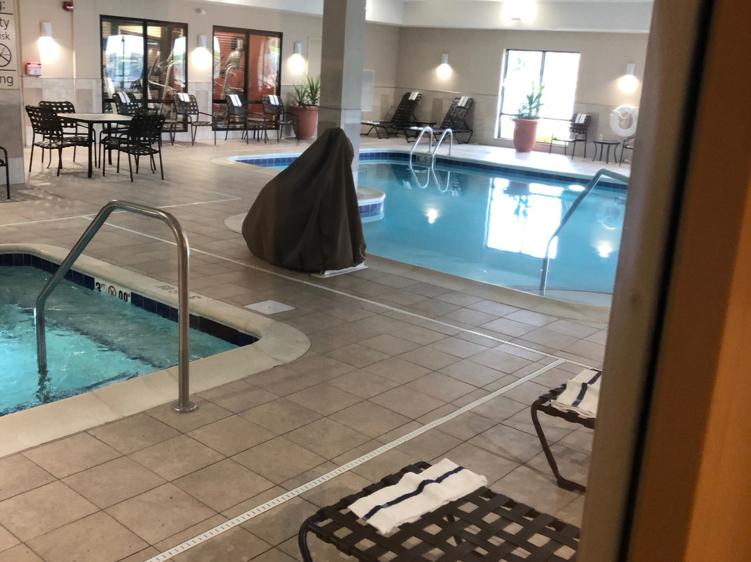 Hampton Inn & Suites Niles/warren主图