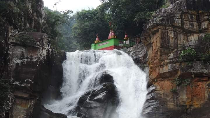 Devkund Waterfall景点图片