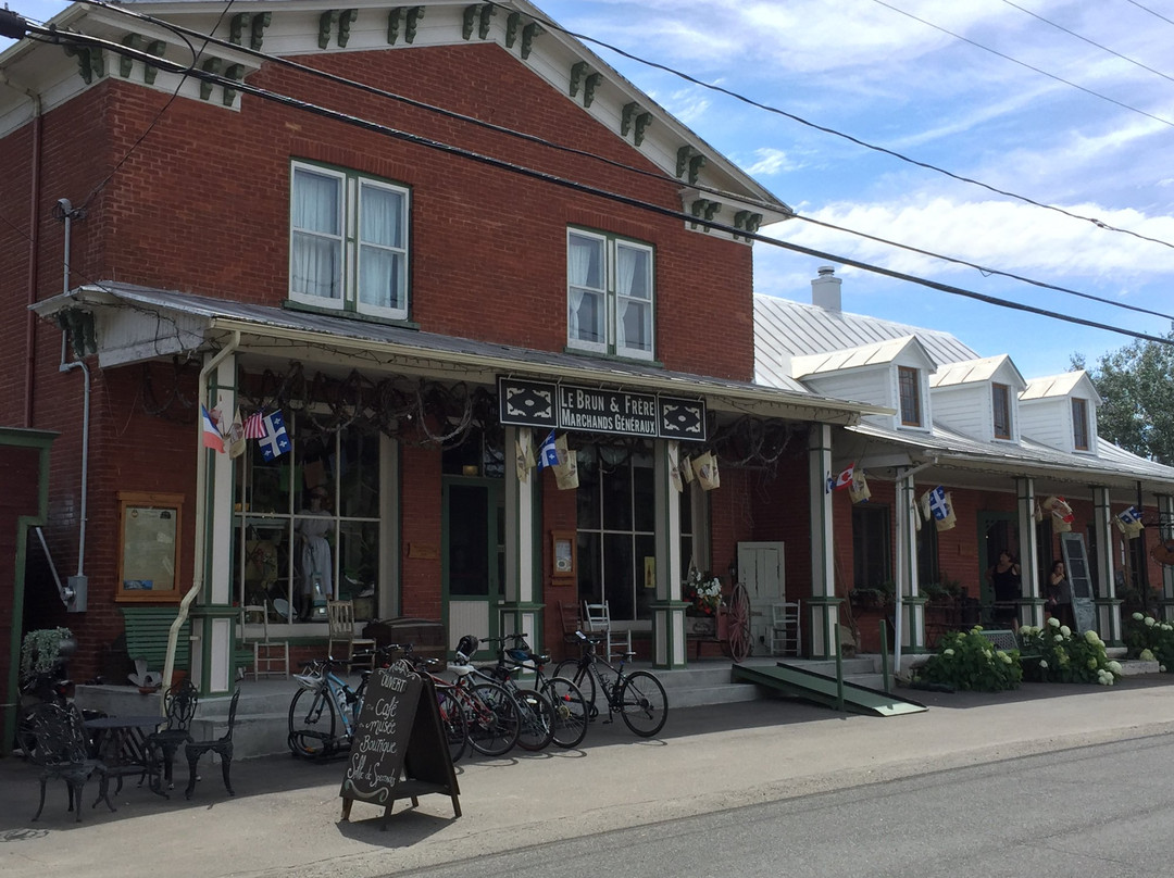 Saint-Cuthbert旅游景点-Magasin Général Le Brun