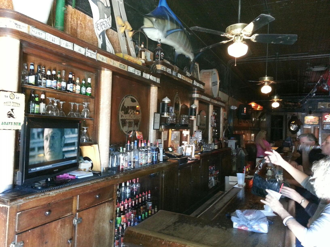 Golden Valley旅游景点-Sportsmans Club