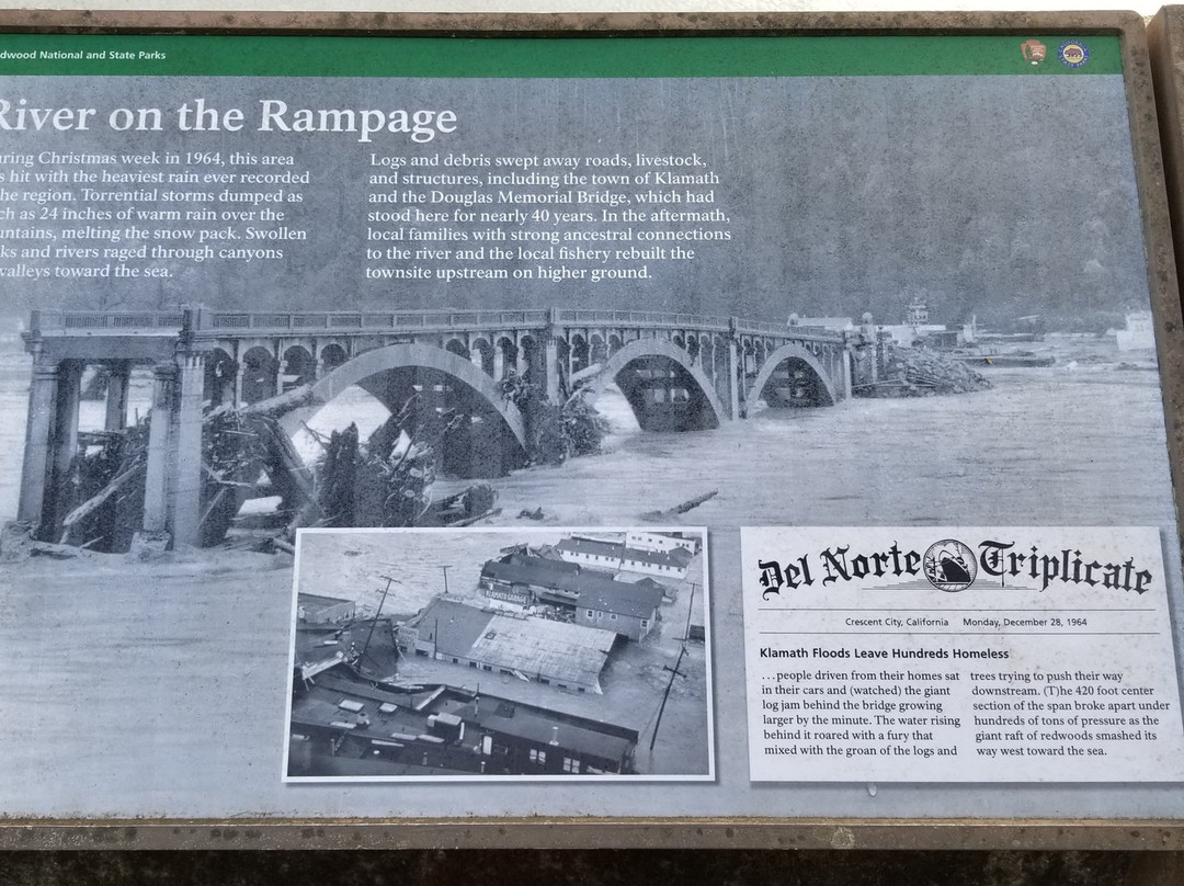Douglas Memorial Bridge - Historical Memorial景点图片