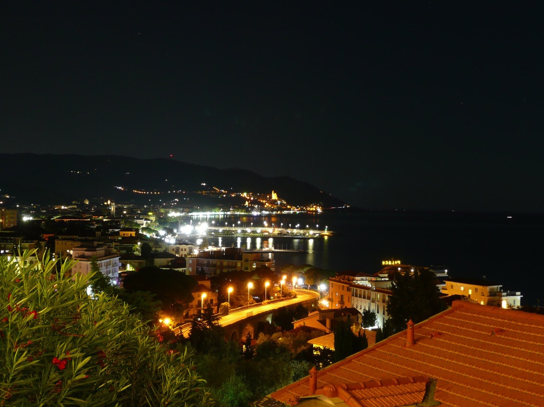 梅特罗波尔酒店主图