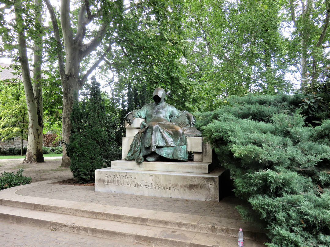 Anonymus Szobor (Anonymous' Statue)景点图片