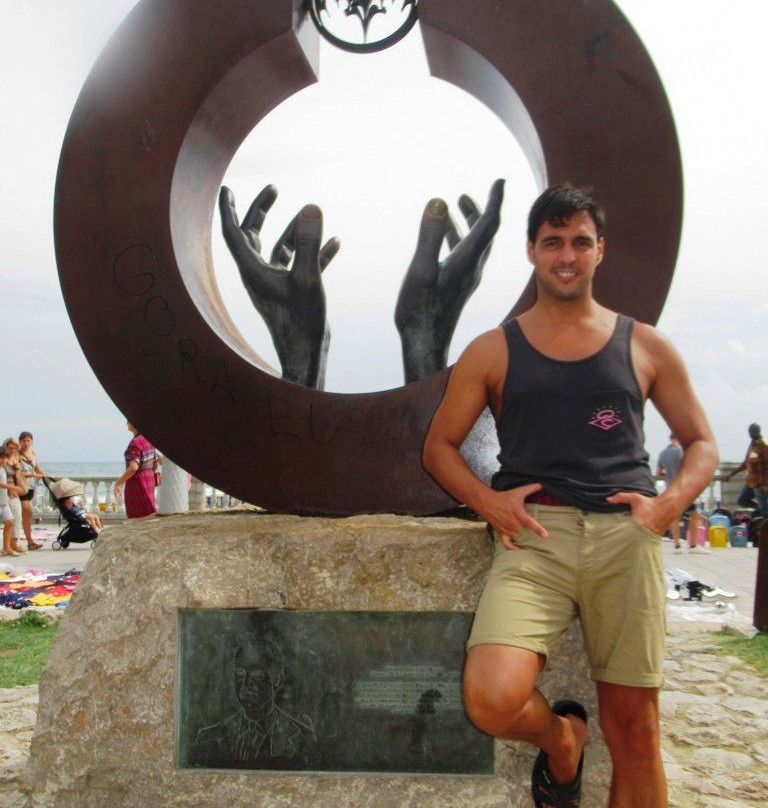 Monumento a Bacardi-锡切斯必去景点