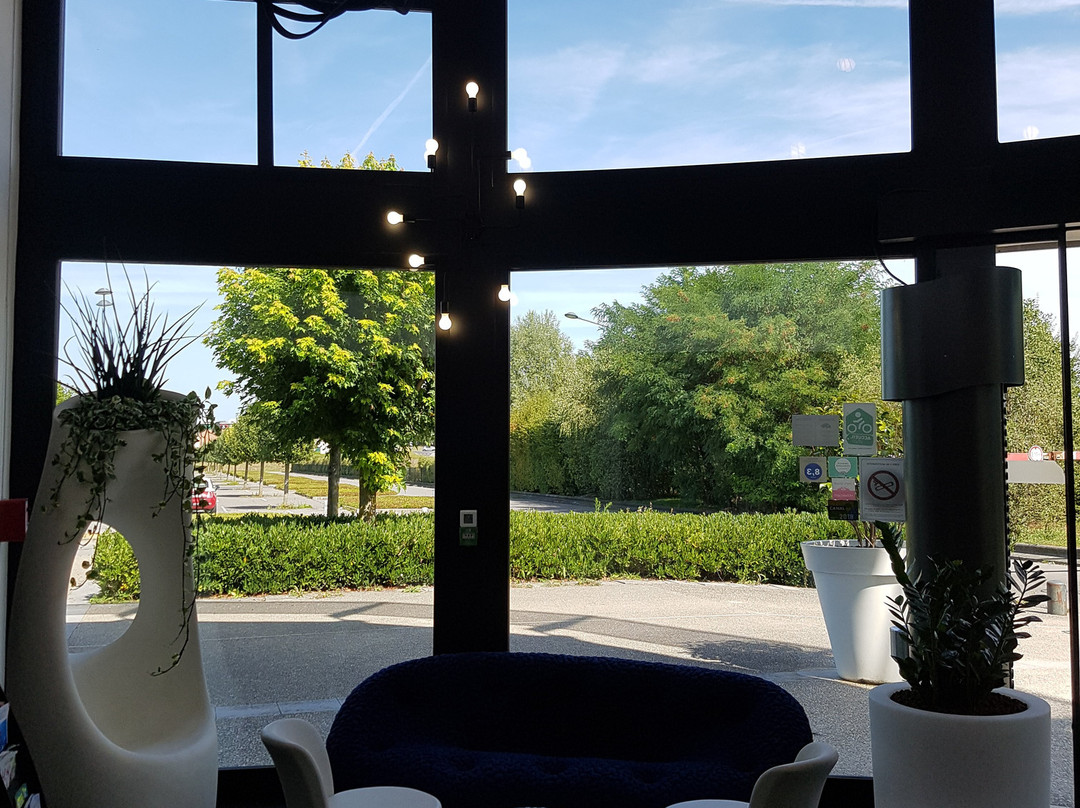 四季康比尼酒店主图