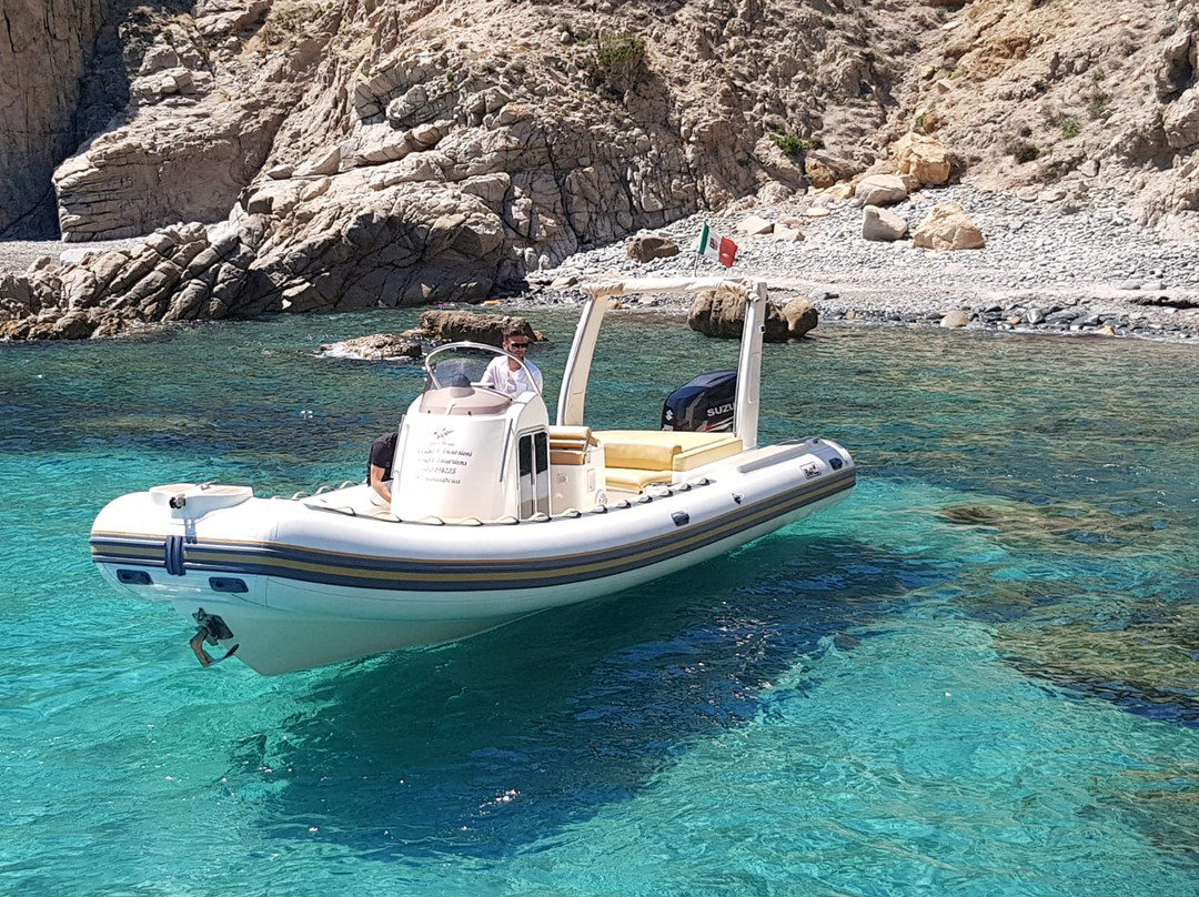 Boats in the Sea-卡利亚里省必去景点