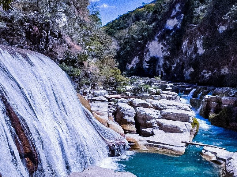 Tanggedu Waterfall景点图片