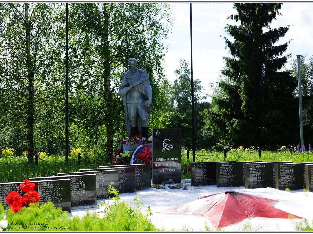 Mass Grave of Soviet Soldiers Who Died in the Fight Against the Fascists景点图片