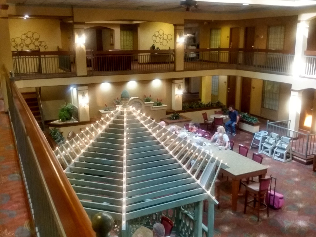 Auburn Place Hotel & Suites主图