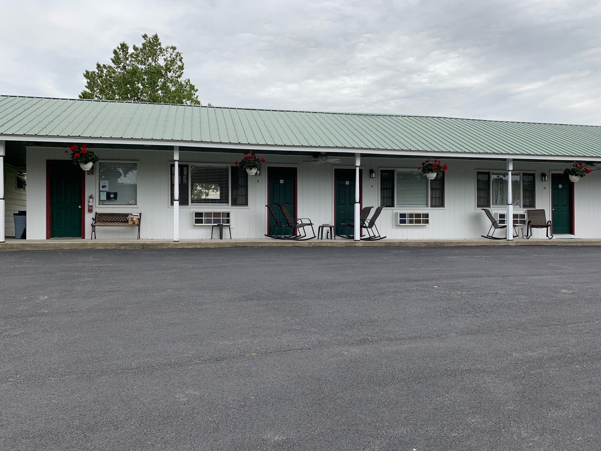 Rock Ledge Motel-官方