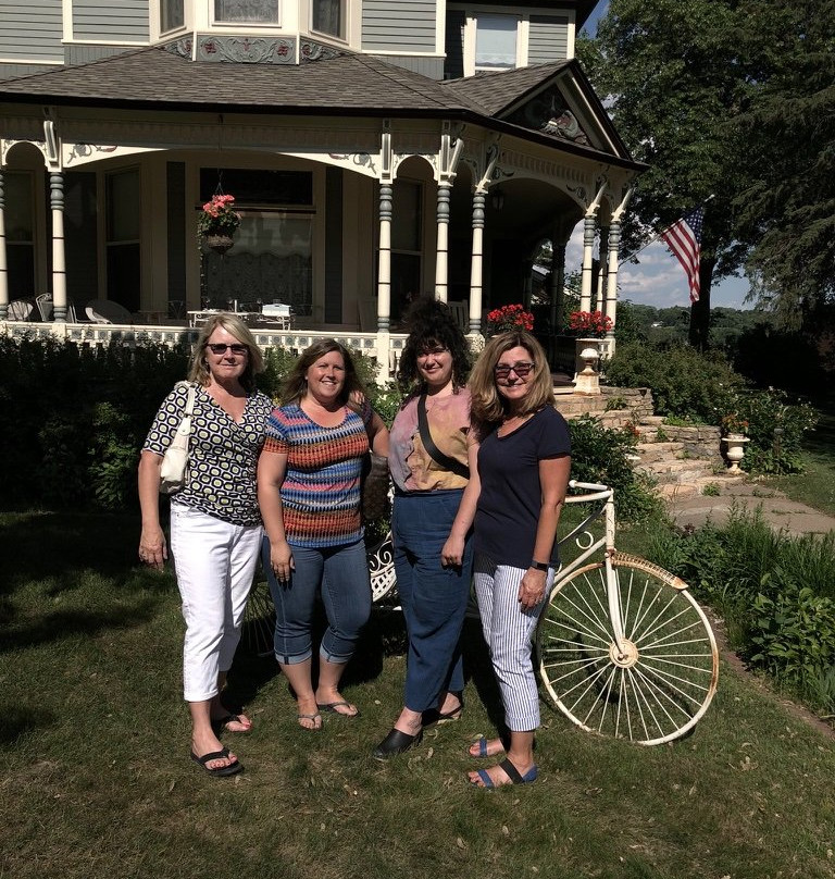 Aurora Staples Inn主图