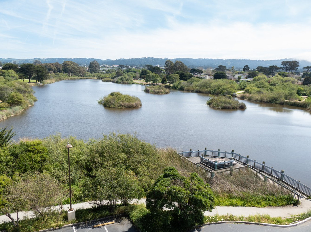 蒙特雷湾假日智选快捷酒店主图