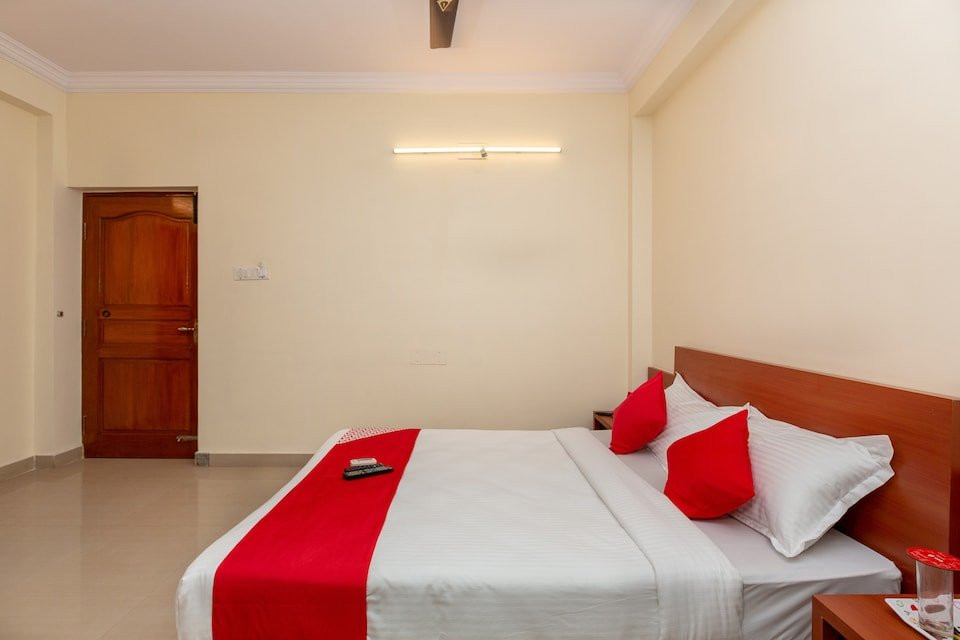 OYO 22105 Hotel Half Moon Inn主图