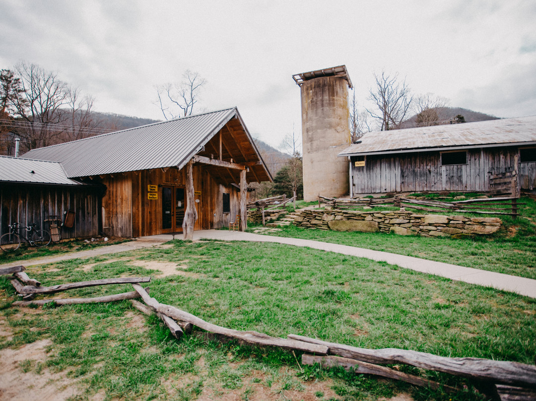Hickory Nut Gap Farm景点图片