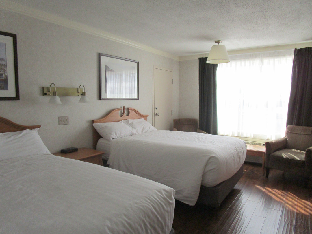 Claymore Inn & Suites主图