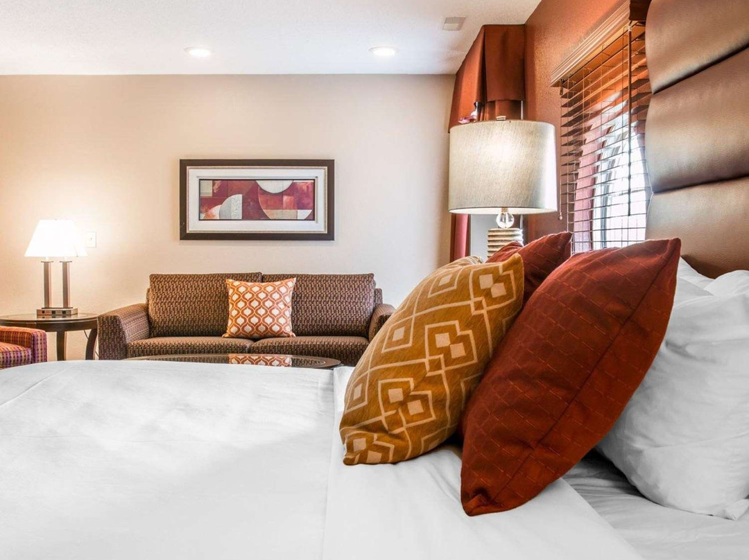 Comfort Inn & Suites And Conference Center主图