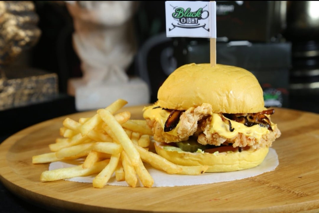 Black 8ight Cafe-朱拜尔必去景点