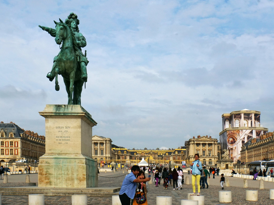Monument a Louis XIV景点图片