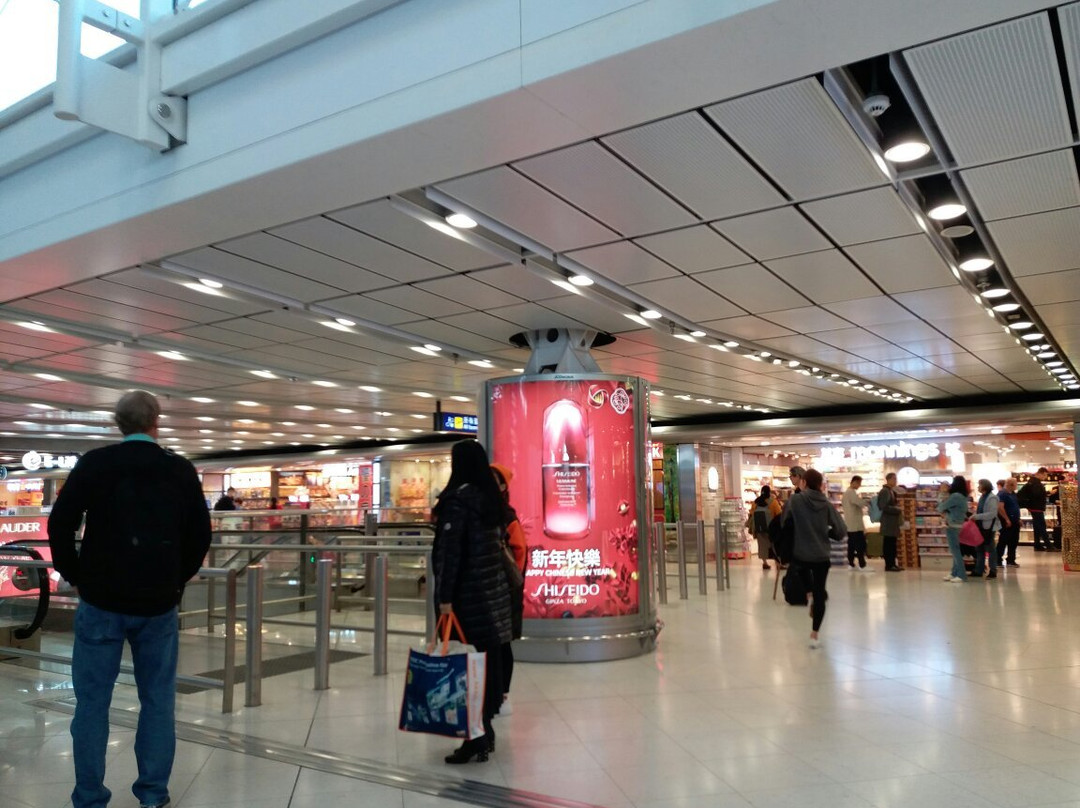 香港国际机场1号客运大楼购物区景点图片
