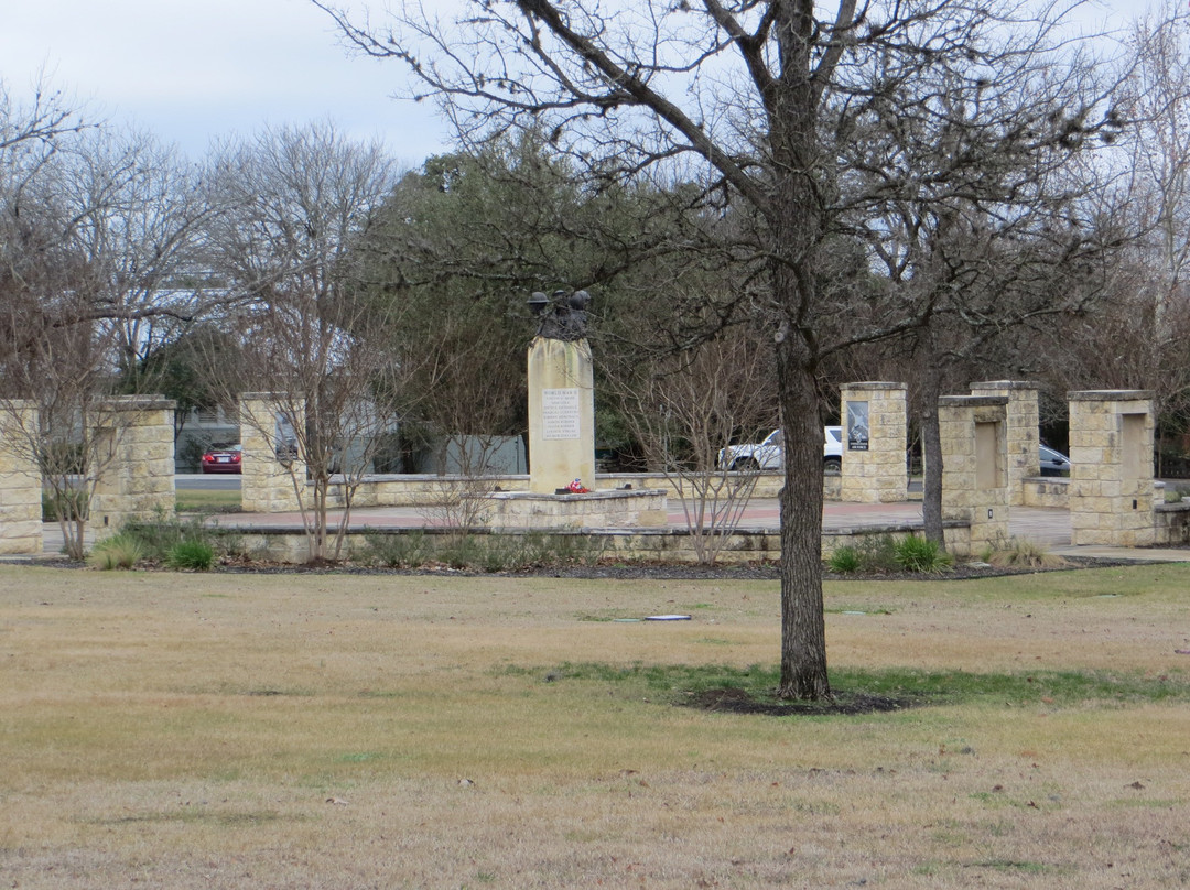 Veterans Plaza & Memorial景点图片