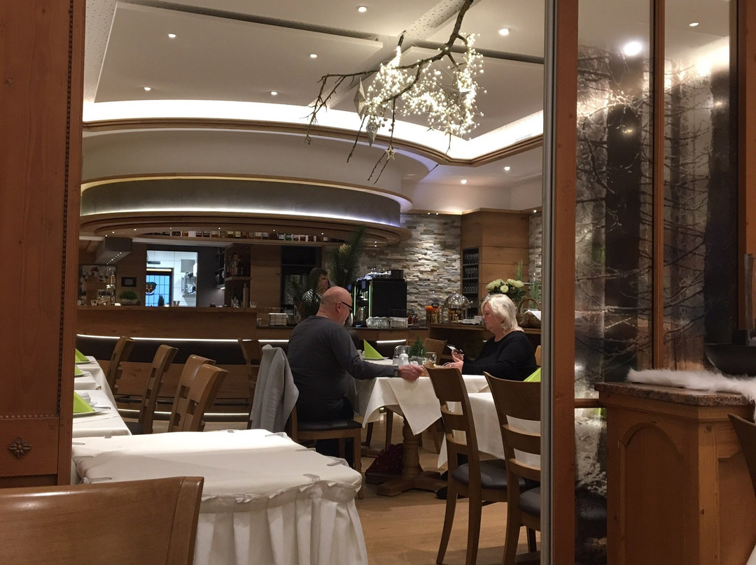 比尔豪斯尔餐厅酒店