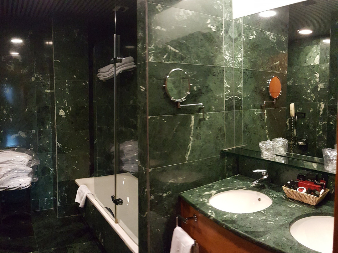 拉库阿大酒店主图