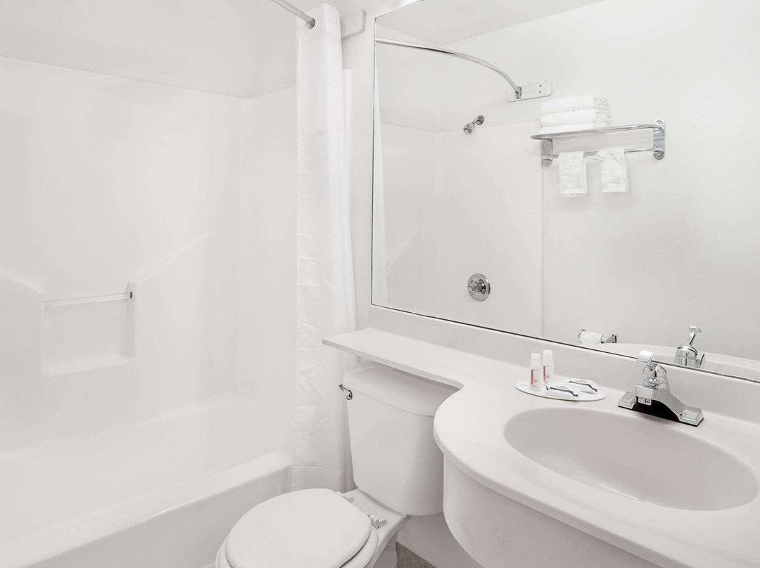 温德姆麦客达套房酒店主图