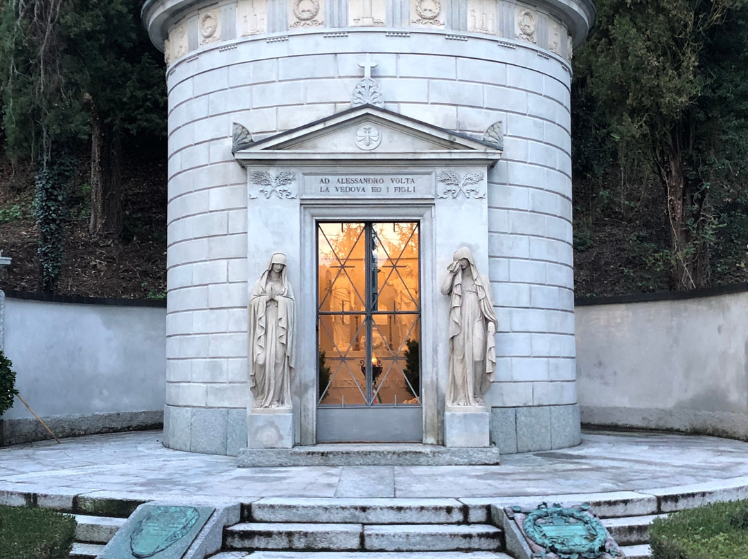 Montorfano旅游景点-Tomba di Alessandro Volta