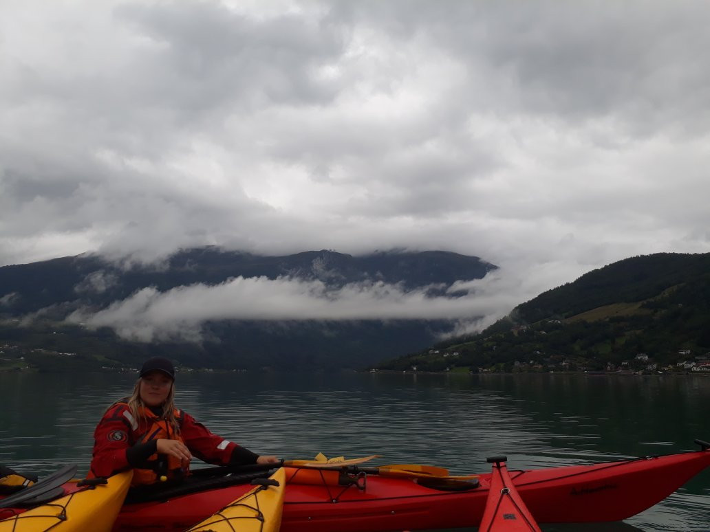 Kayaking in Nordfjord景点图片