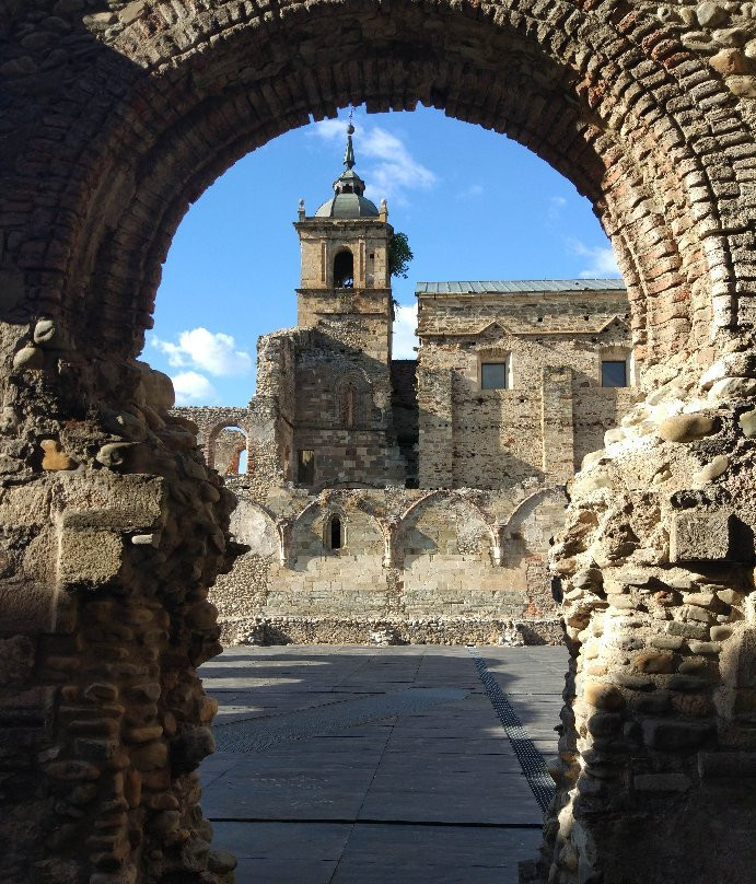 Monasterio de Santa María de Carracedo景点图片