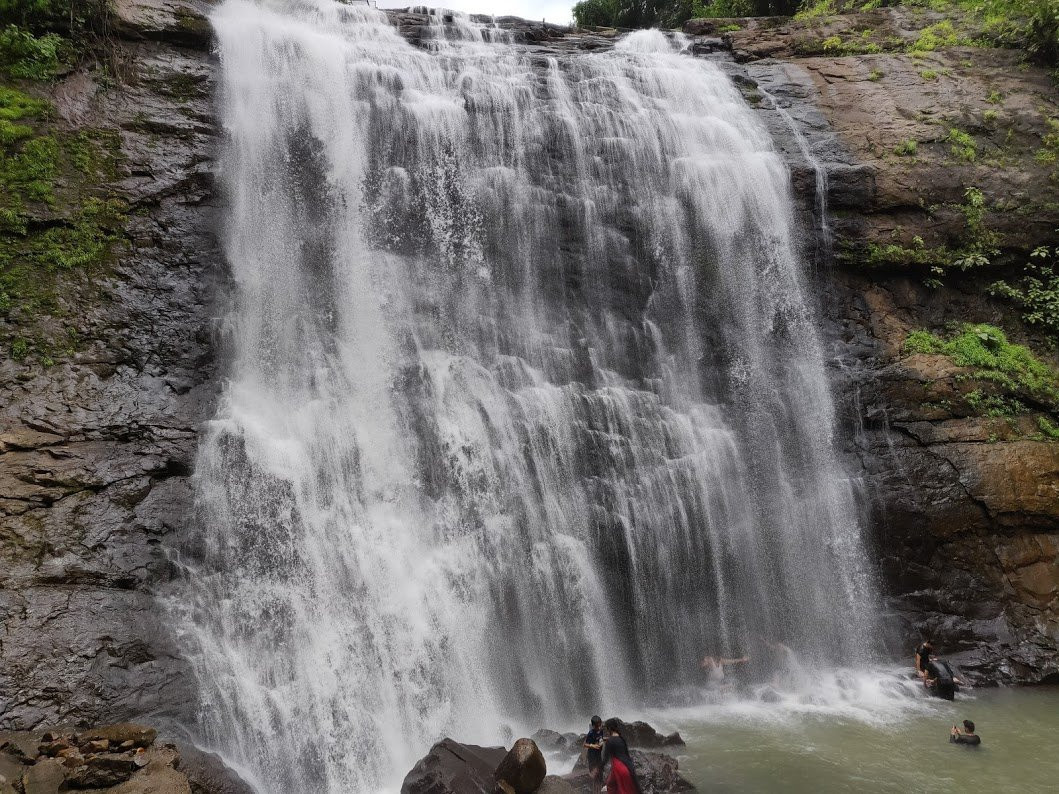 Vihigaon Waterfall景点图片