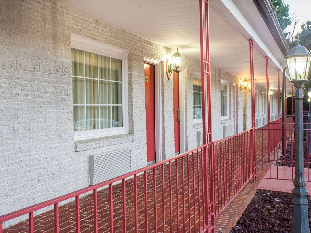 The Hillside Hotel主图