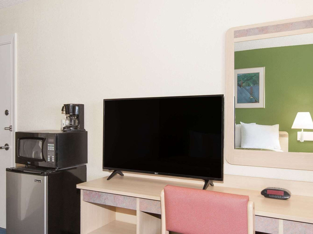 Travelodge by Wyndham Los Banos CA主图