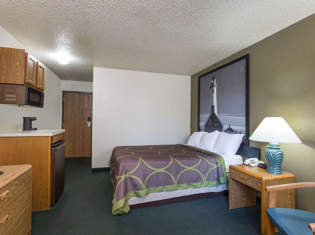 Super 8 by Wyndham Houghton Lake主图