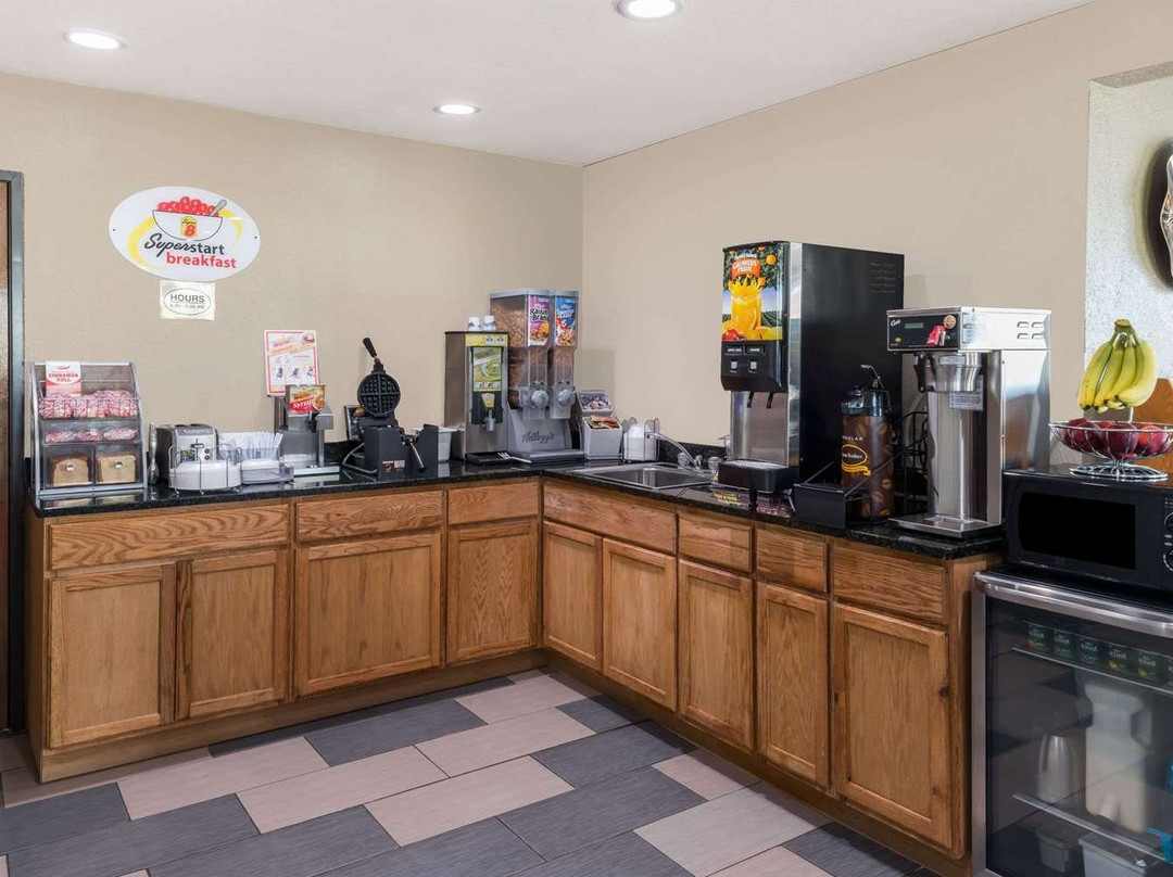 Super 8 by Wyndham Okawville主图