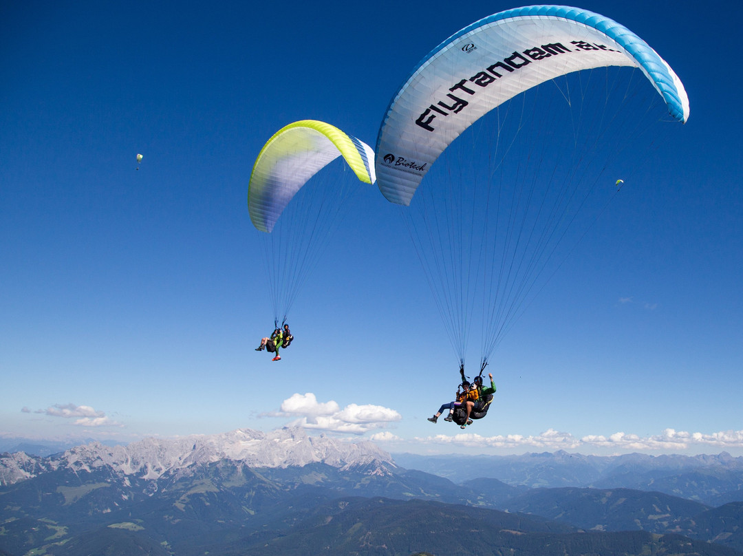 Paragliding in Austria景点图片
