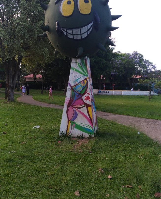 Praça Mamonas Assassinas-瓜鲁柳斯必去景点