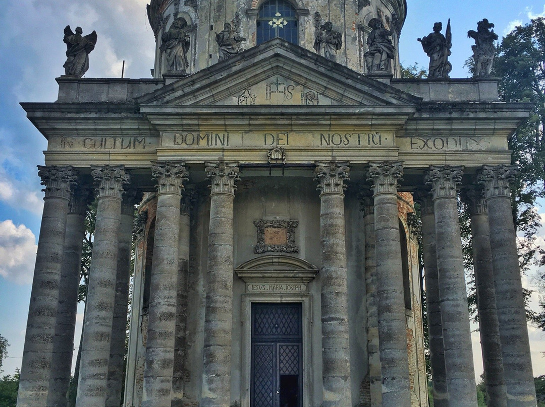 Roman CatholicChurch of the Exaltation of St. Joseph-Pidhirtsi必去景点