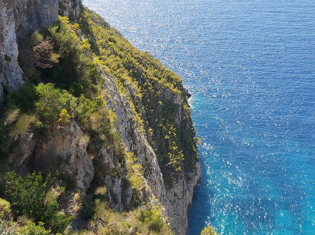 Cliffs Of Kambi-甘比村必去景点