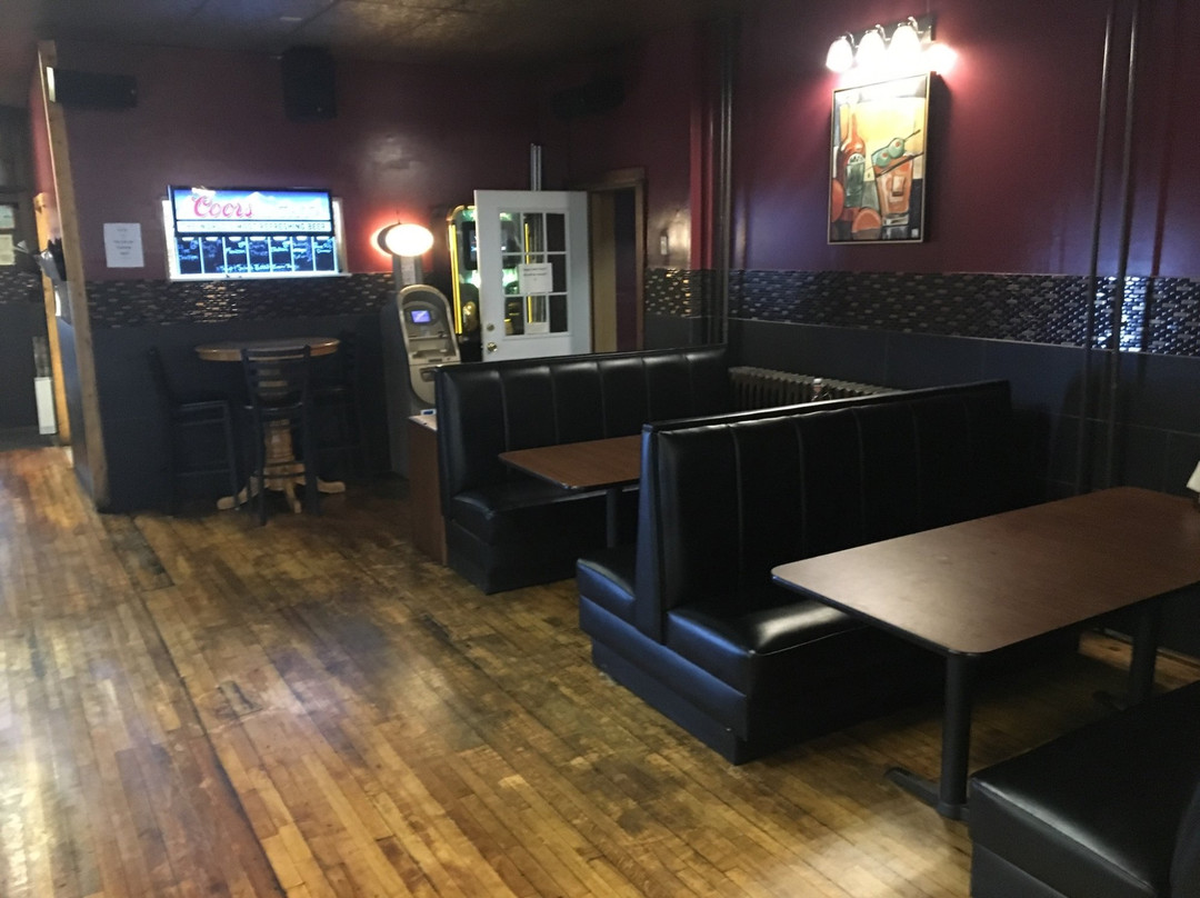 Merrill餐馆和美食-Ballyhoos Bar & Restaurant