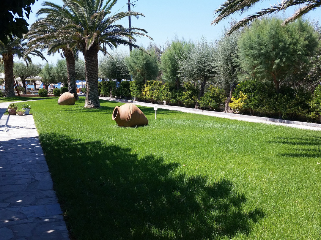 Platy Beach Hotel主图