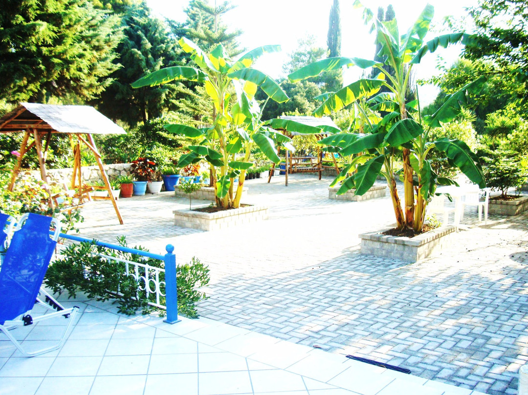 Peratata酒店住宿-Blue White Hotel