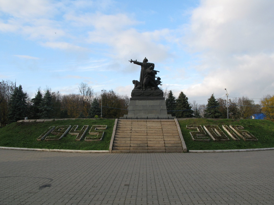 Monument to General Yefremov景点图片