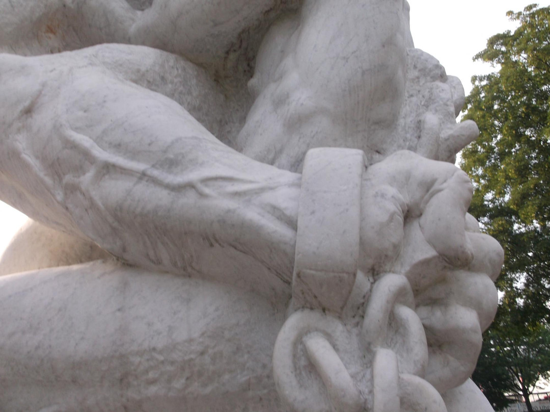 Engels Denkmal "Die starke Linke"-伍珀塔尔必去景点