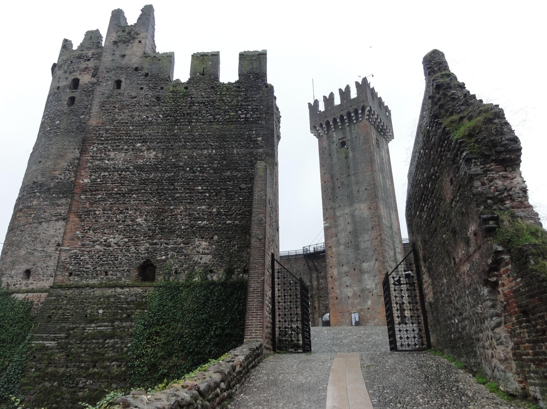 Castello Scaligero-明乔河畔瓦莱焦必去景点